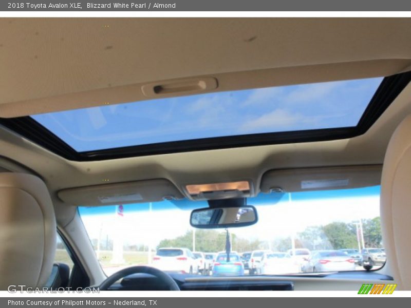 Blizzard White Pearl / Almond 2018 Toyota Avalon XLE