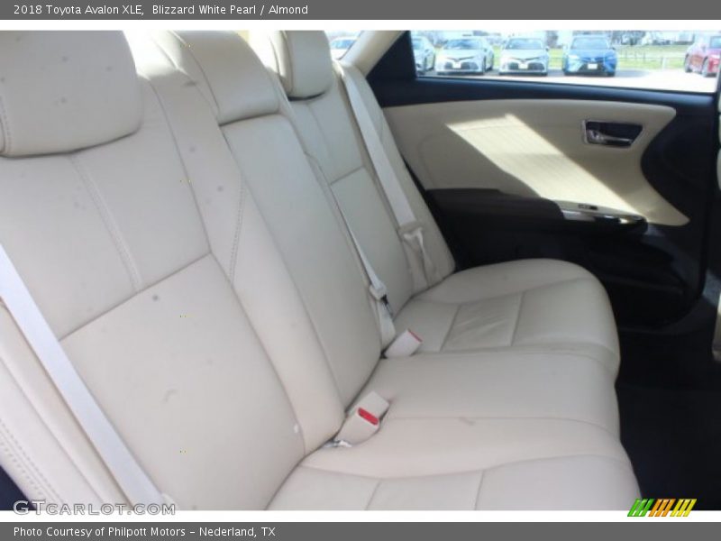 Blizzard White Pearl / Almond 2018 Toyota Avalon XLE