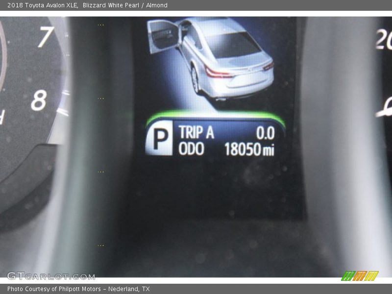 Blizzard White Pearl / Almond 2018 Toyota Avalon XLE