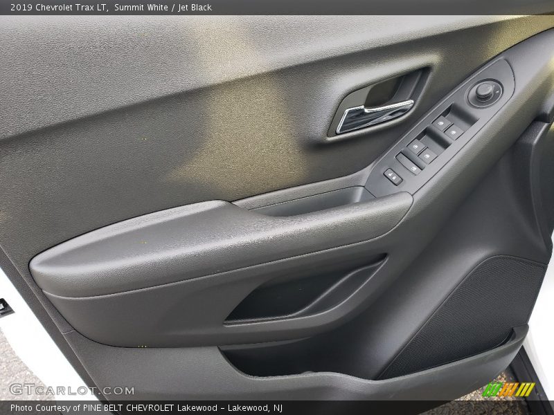 Summit White / Jet Black 2019 Chevrolet Trax LT