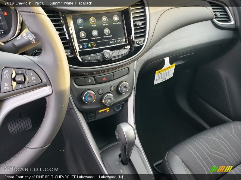 Summit White / Jet Black 2019 Chevrolet Trax LT