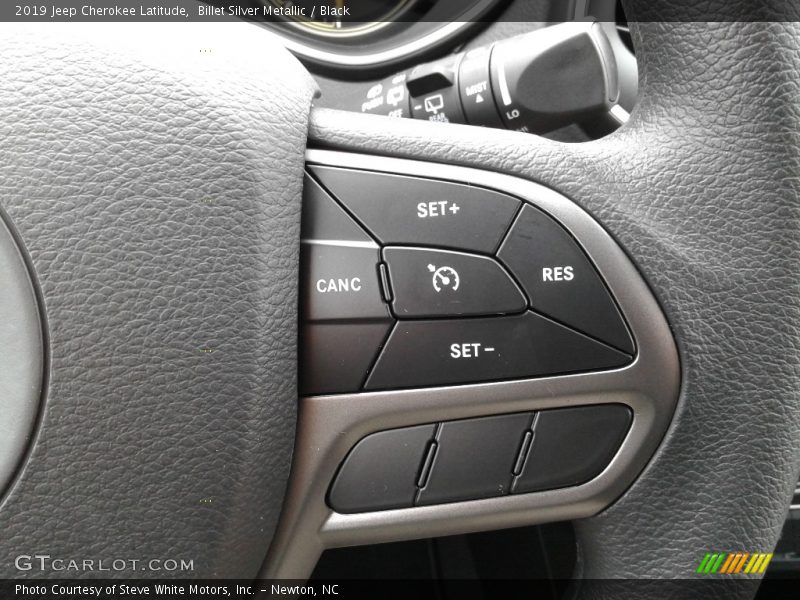 Billet Silver Metallic / Black 2019 Jeep Cherokee Latitude