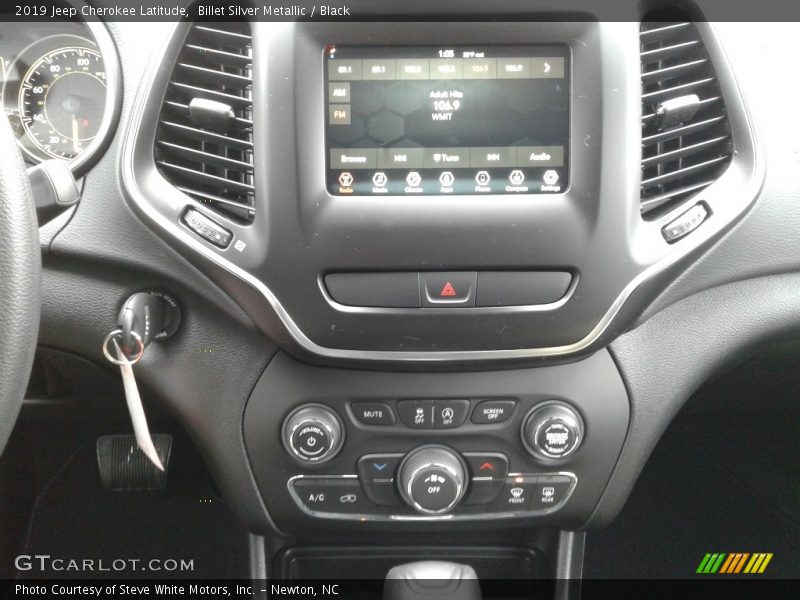 Billet Silver Metallic / Black 2019 Jeep Cherokee Latitude