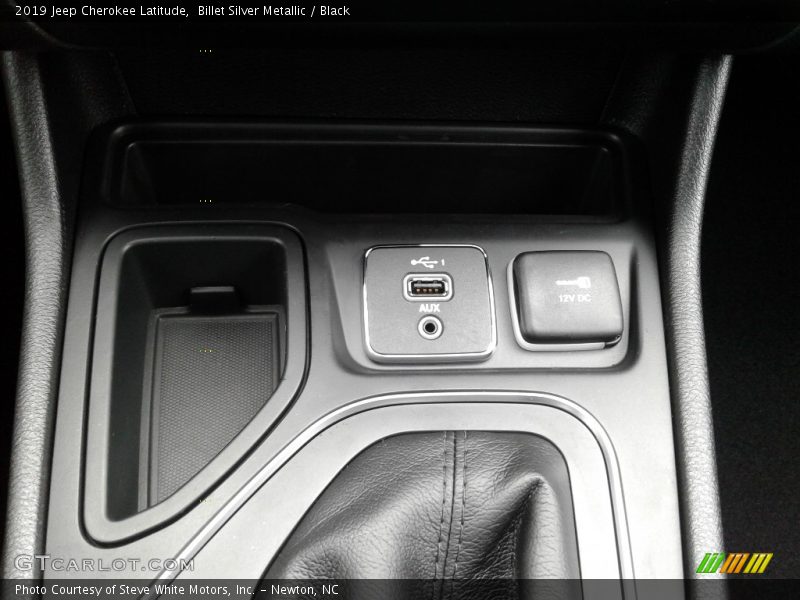 Billet Silver Metallic / Black 2019 Jeep Cherokee Latitude