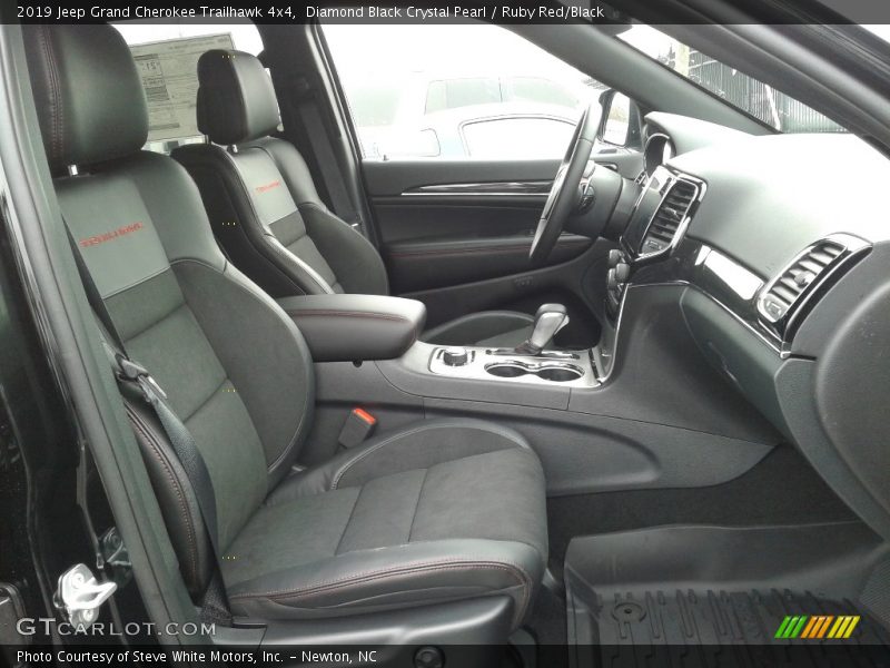 Diamond Black Crystal Pearl / Ruby Red/Black 2019 Jeep Grand Cherokee Trailhawk 4x4