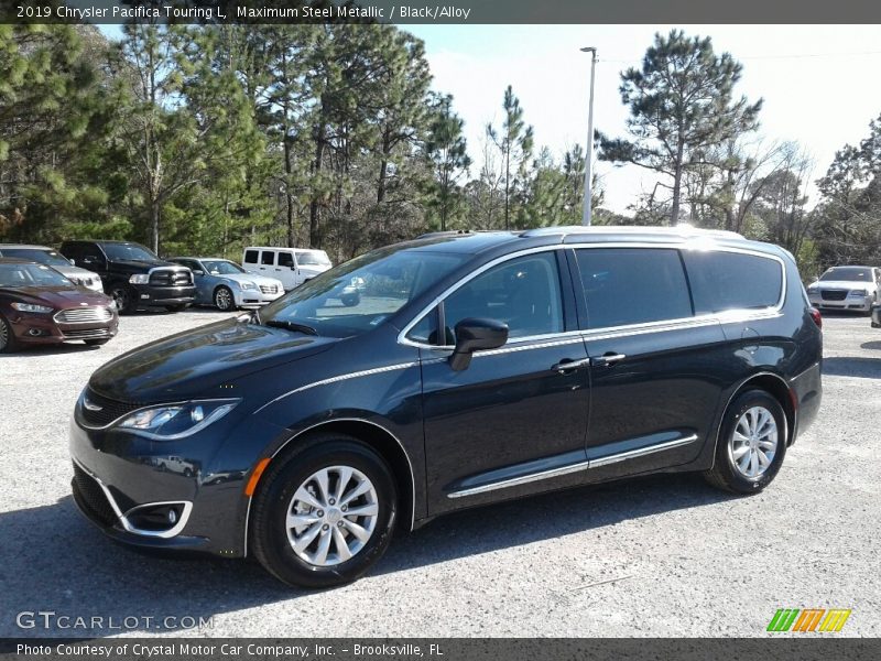 Front 3/4 View of 2019 Pacifica Touring L