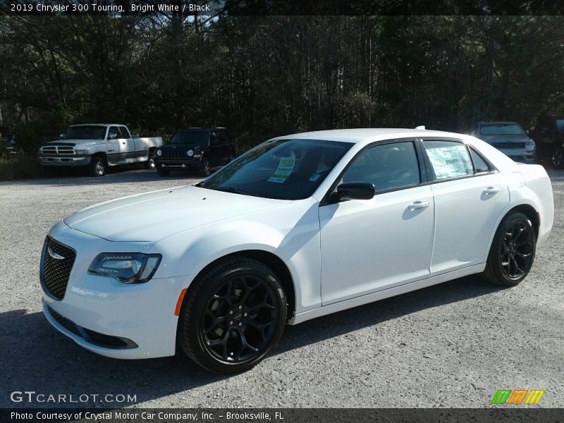 Bright White / Black 2019 Chrysler 300 Touring