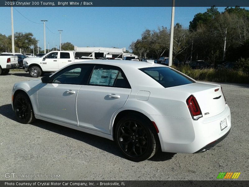 Bright White / Black 2019 Chrysler 300 Touring