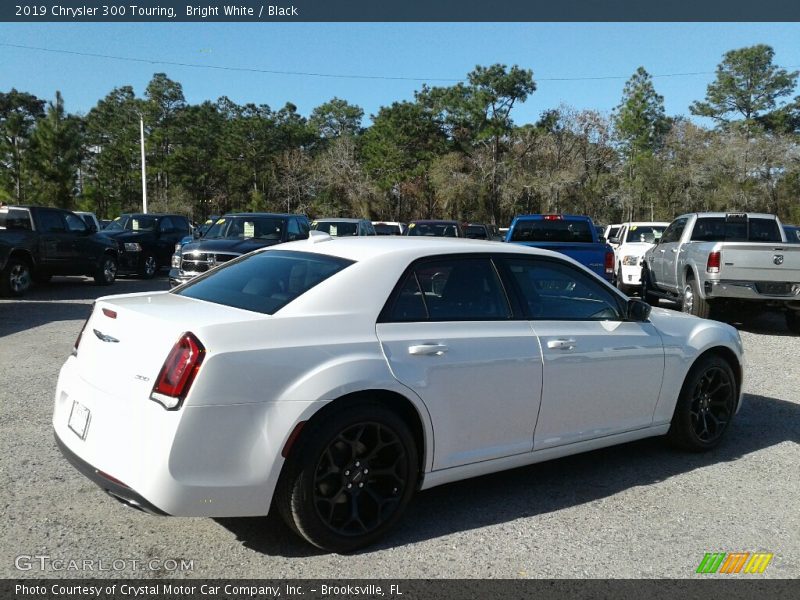 Bright White / Black 2019 Chrysler 300 Touring