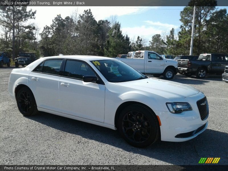 Bright White / Black 2019 Chrysler 300 Touring