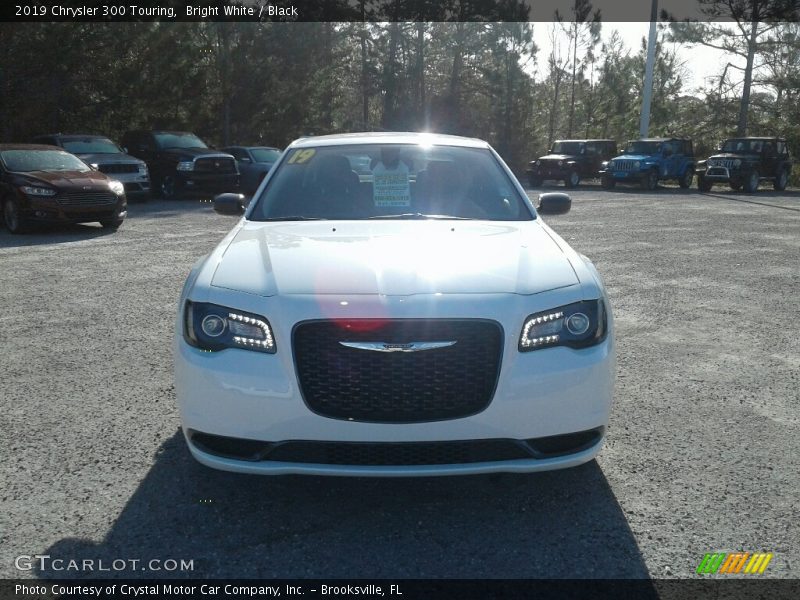 Bright White / Black 2019 Chrysler 300 Touring