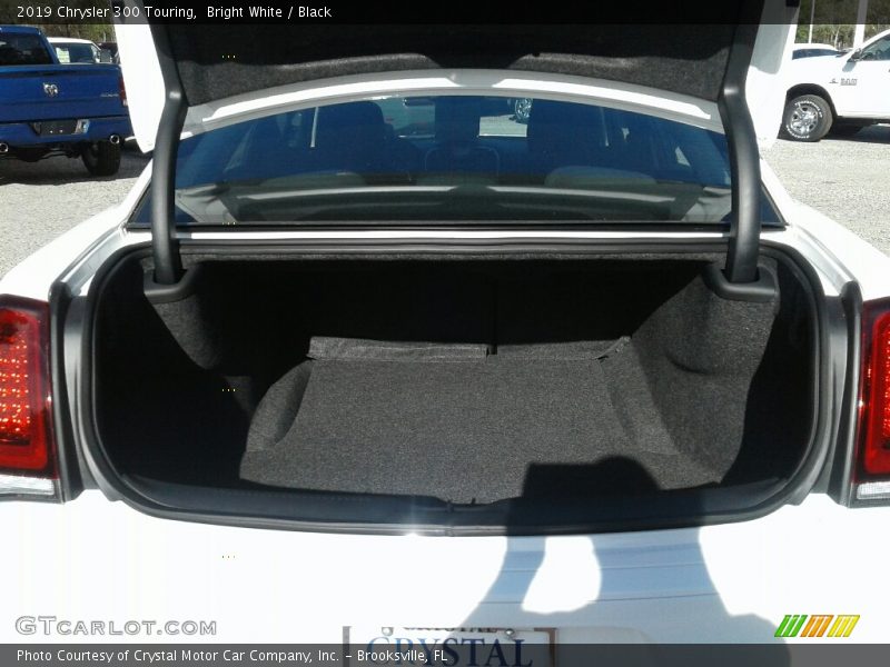 Bright White / Black 2019 Chrysler 300 Touring
