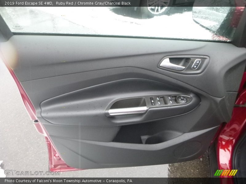 Ruby Red / Chromite Gray/Charcoal Black 2019 Ford Escape SE 4WD