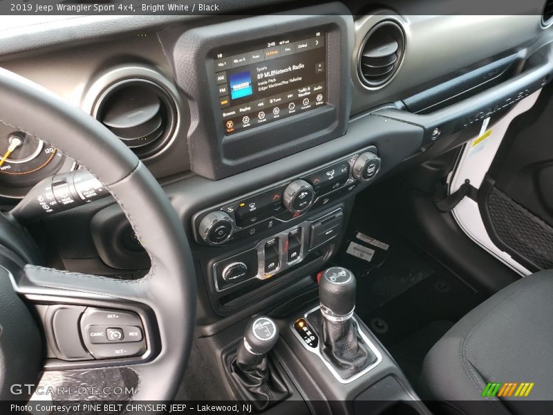 Bright White / Black 2019 Jeep Wrangler Sport 4x4