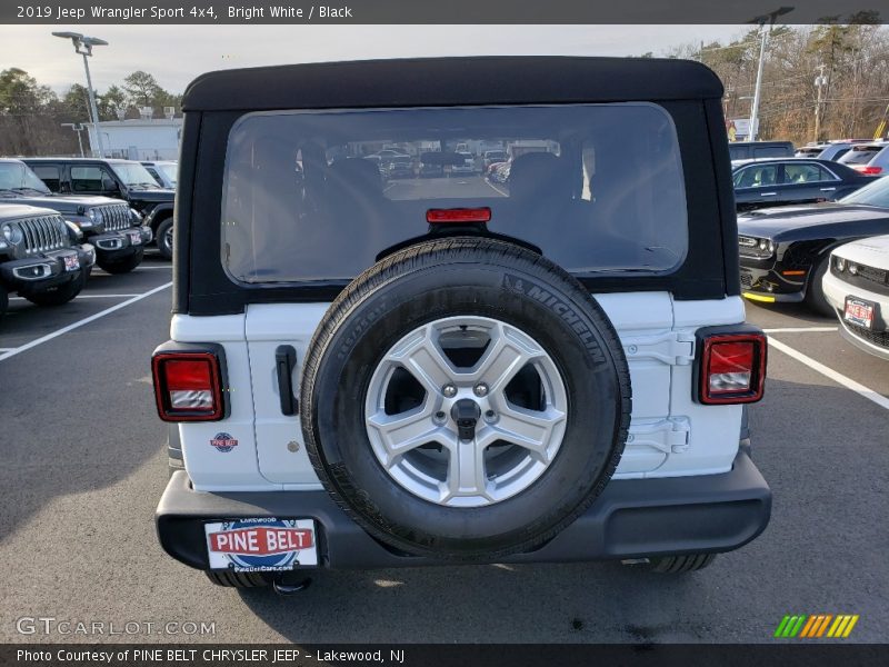 Bright White / Black 2019 Jeep Wrangler Sport 4x4