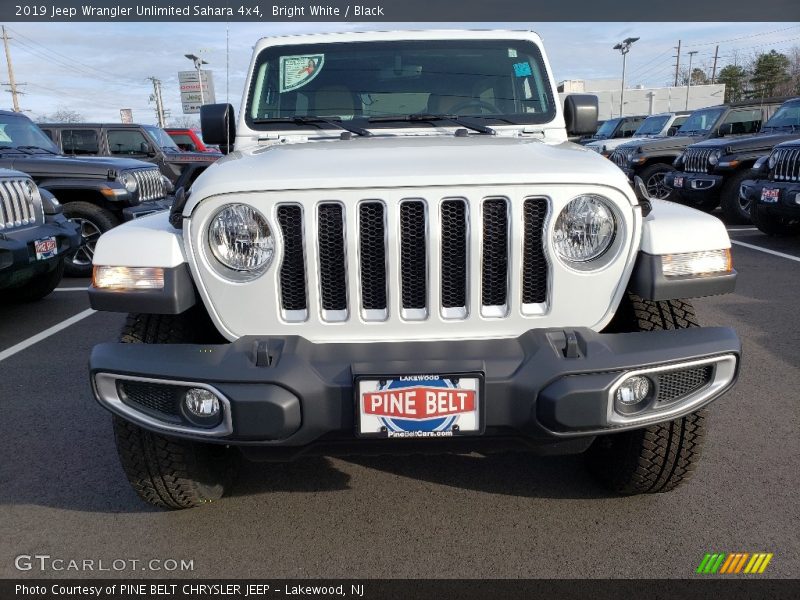 Bright White / Black 2019 Jeep Wrangler Unlimited Sahara 4x4