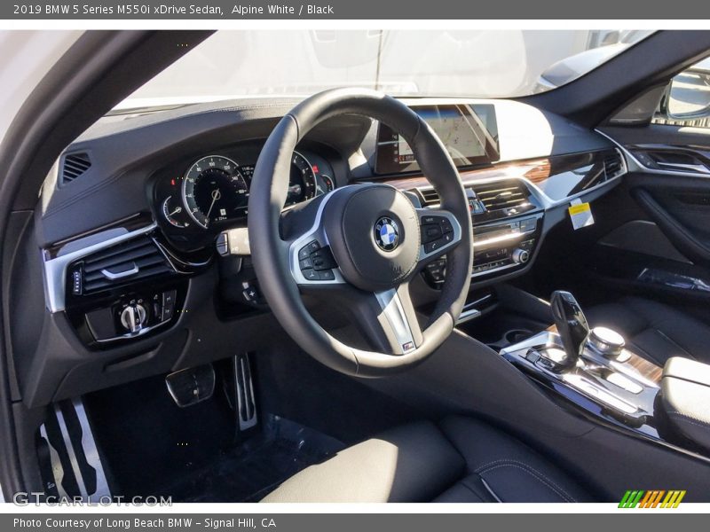 Alpine White / Black 2019 BMW 5 Series M550i xDrive Sedan