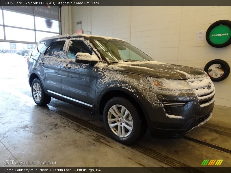 Magnetic / Medium Black 2019 Ford Explorer XLT 4WD