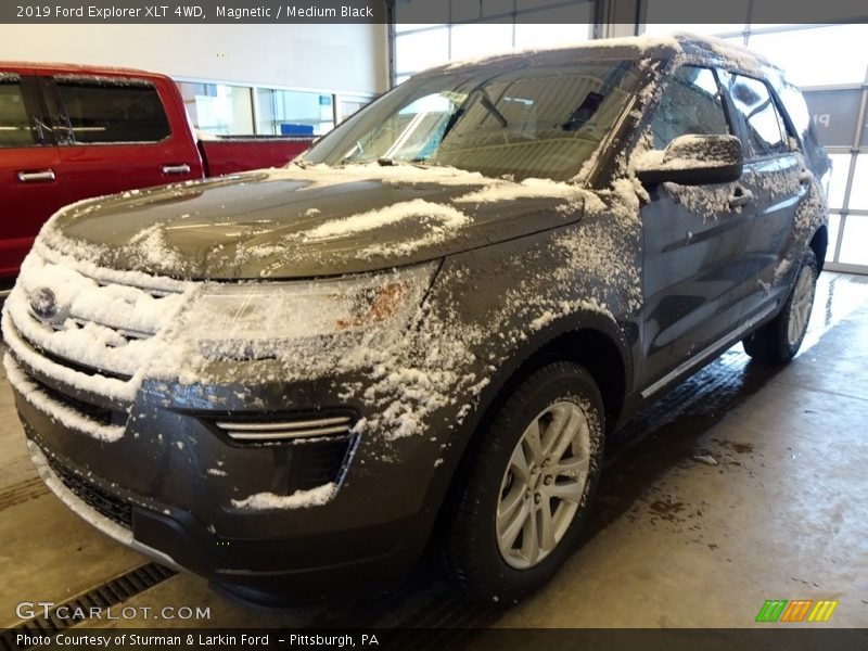 Magnetic / Medium Black 2019 Ford Explorer XLT 4WD