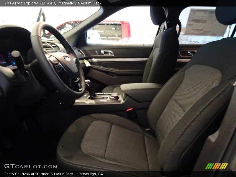 Magnetic / Medium Black 2019 Ford Explorer XLT 4WD