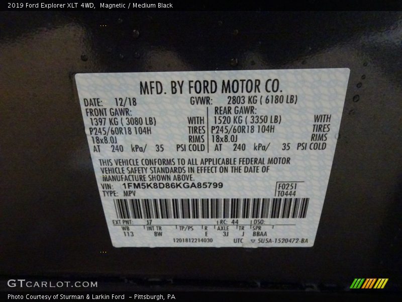 Magnetic / Medium Black 2019 Ford Explorer XLT 4WD