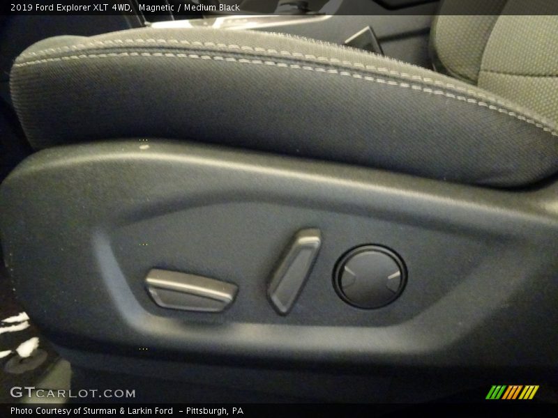 Magnetic / Medium Black 2019 Ford Explorer XLT 4WD