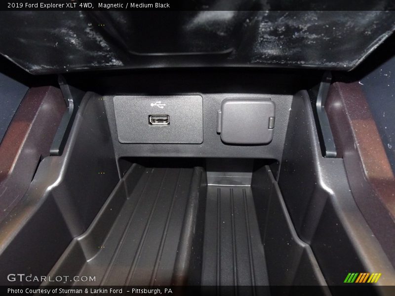 Magnetic / Medium Black 2019 Ford Explorer XLT 4WD