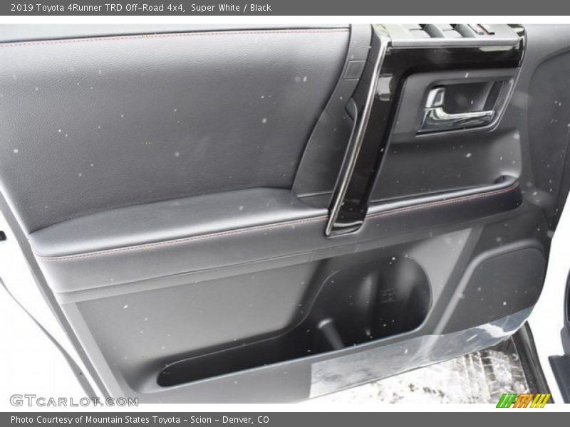 Super White / Black 2019 Toyota 4Runner TRD Off-Road 4x4