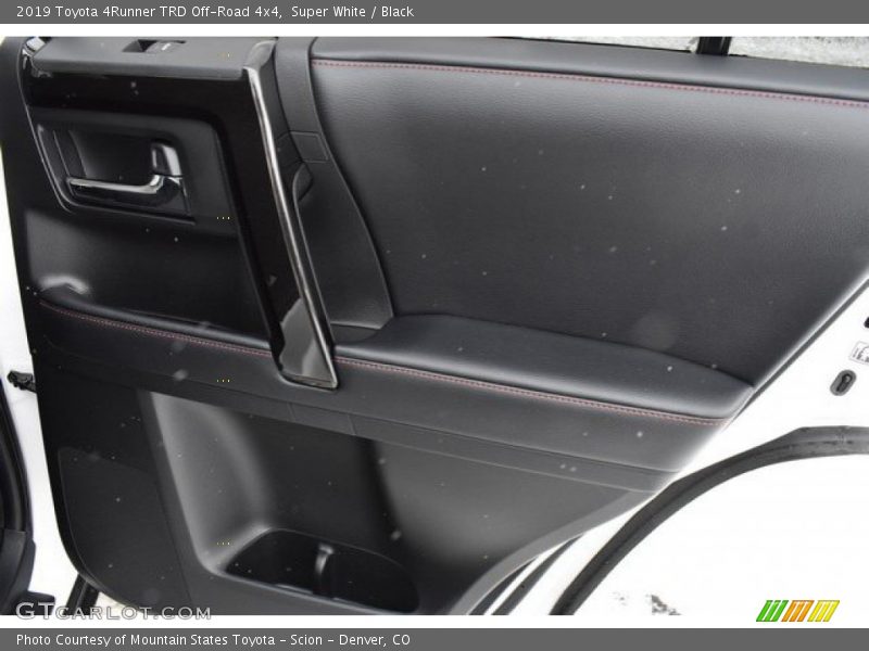Super White / Black 2019 Toyota 4Runner TRD Off-Road 4x4