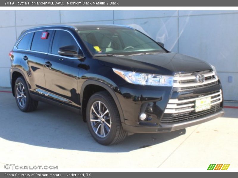 Midnight Black Metallic / Black 2019 Toyota Highlander XLE AWD