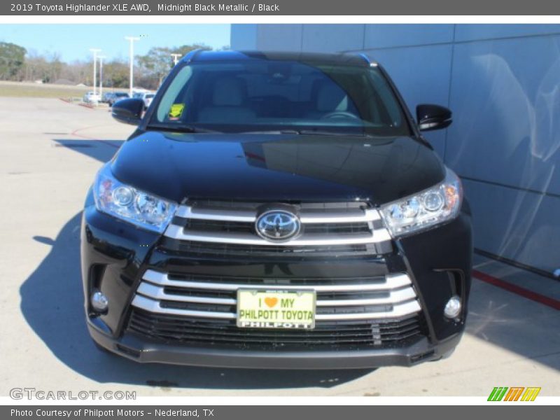 Midnight Black Metallic / Black 2019 Toyota Highlander XLE AWD