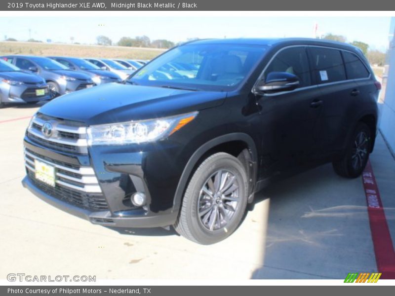 Midnight Black Metallic / Black 2019 Toyota Highlander XLE AWD