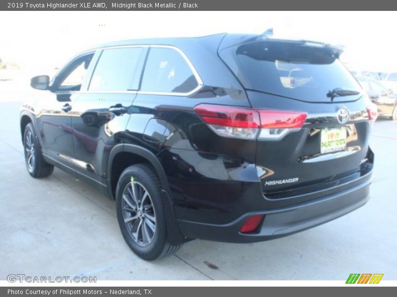 Midnight Black Metallic / Black 2019 Toyota Highlander XLE AWD