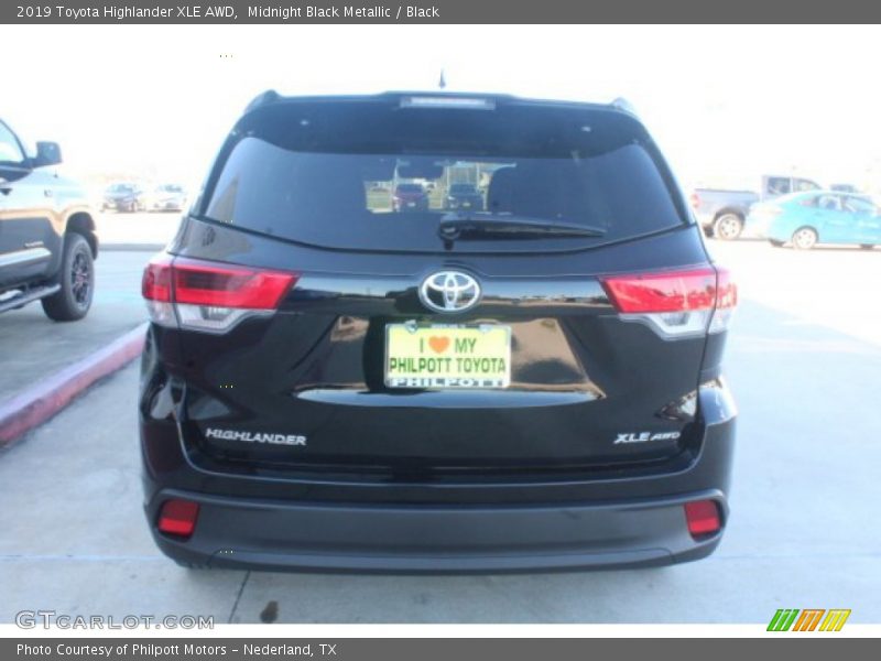 Midnight Black Metallic / Black 2019 Toyota Highlander XLE AWD