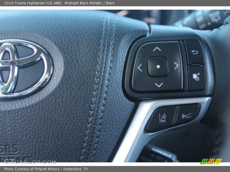Midnight Black Metallic / Black 2019 Toyota Highlander XLE AWD