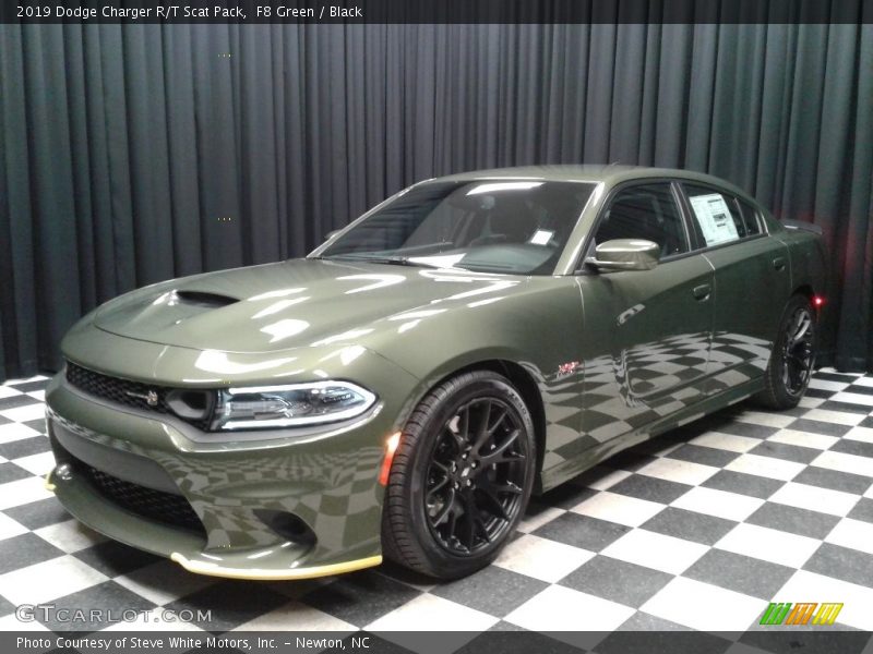 Front 3/4 View of 2019 Charger R/T Scat Pack