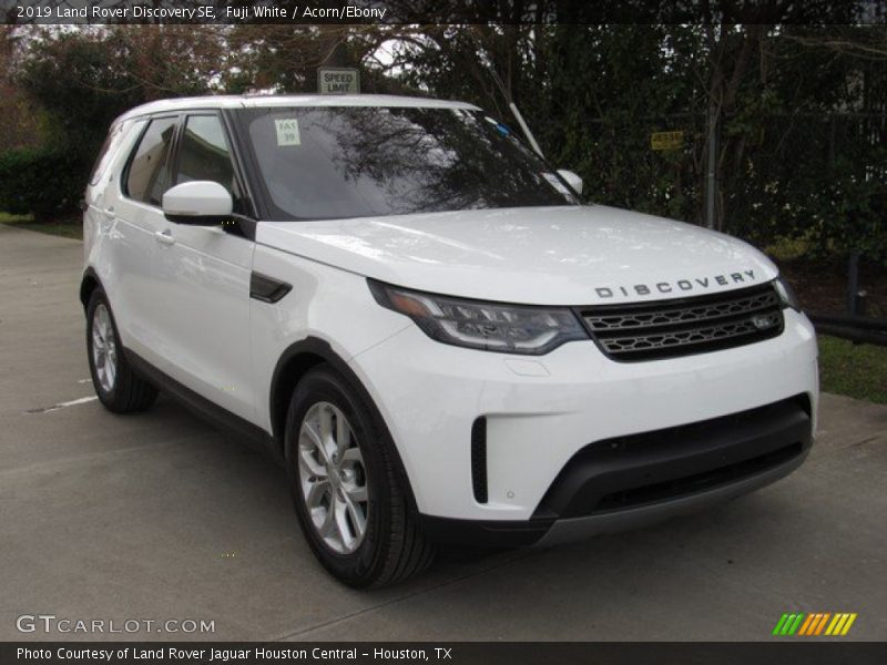 Front 3/4 View of 2019 Discovery SE