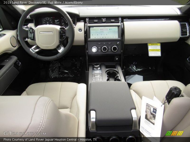 Fuji White / Acorn/Ebony 2019 Land Rover Discovery SE