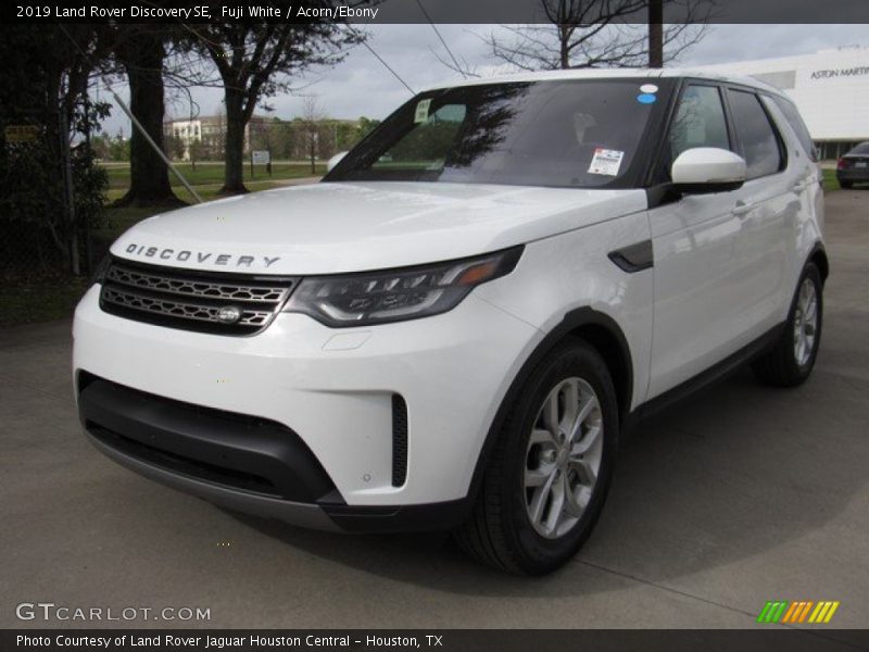 Fuji White / Acorn/Ebony 2019 Land Rover Discovery SE