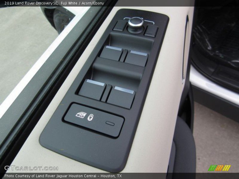 Fuji White / Acorn/Ebony 2019 Land Rover Discovery SE