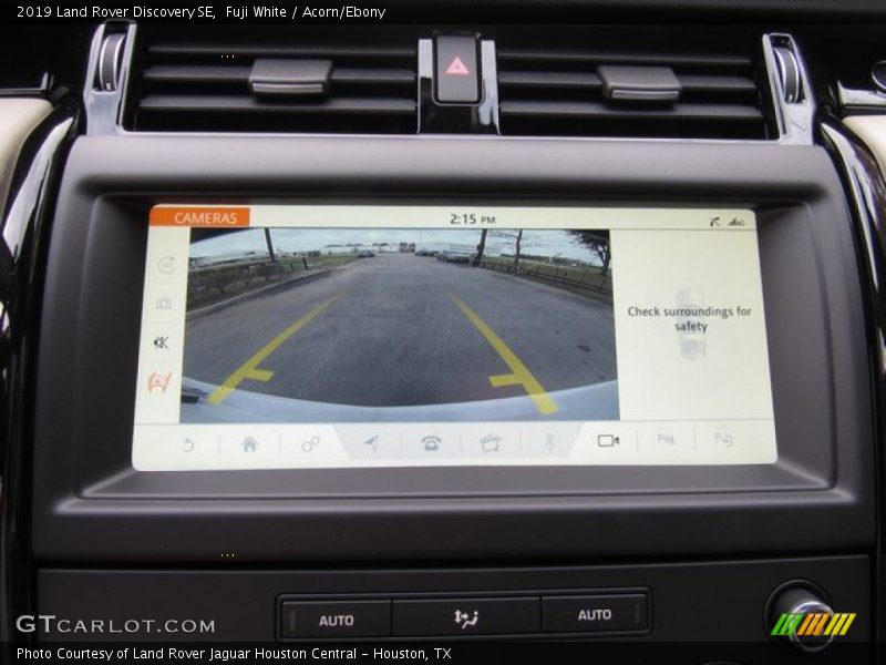 Fuji White / Acorn/Ebony 2019 Land Rover Discovery SE
