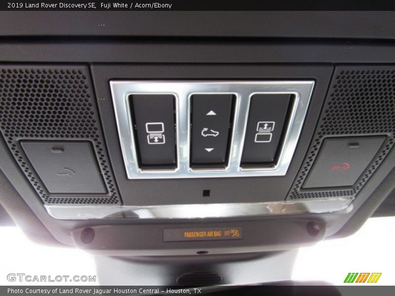 Fuji White / Acorn/Ebony 2019 Land Rover Discovery SE