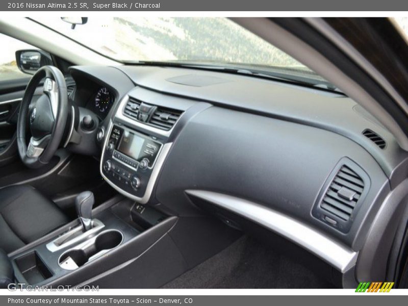 Super Black / Charcoal 2016 Nissan Altima 2.5 SR