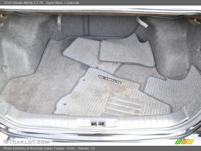 Super Black / Charcoal 2016 Nissan Altima 2.5 SR
