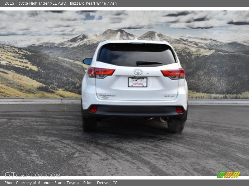 Blizzard Pearl White / Ash 2019 Toyota Highlander XLE AWD