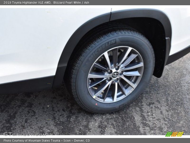  2019 Highlander XLE AWD Wheel