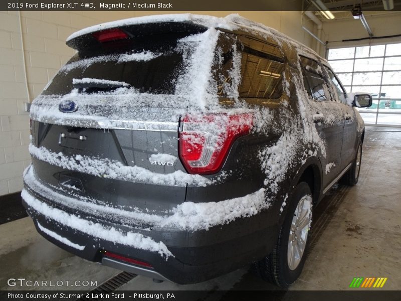 Magnetic / Medium Black 2019 Ford Explorer XLT 4WD