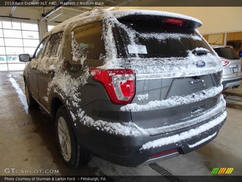 Magnetic / Medium Black 2019 Ford Explorer XLT 4WD