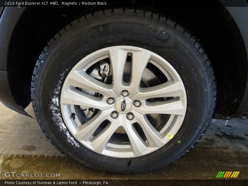 Magnetic / Medium Black 2019 Ford Explorer XLT 4WD