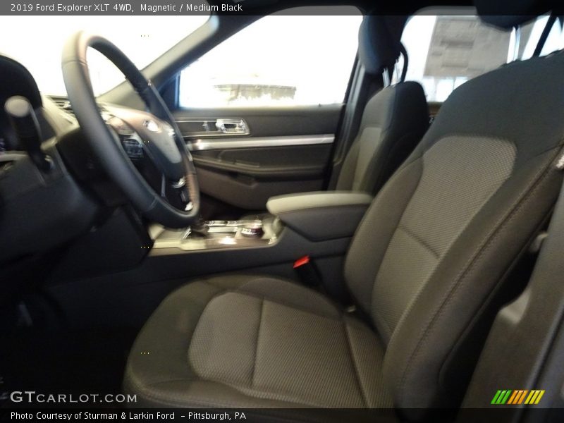 Magnetic / Medium Black 2019 Ford Explorer XLT 4WD